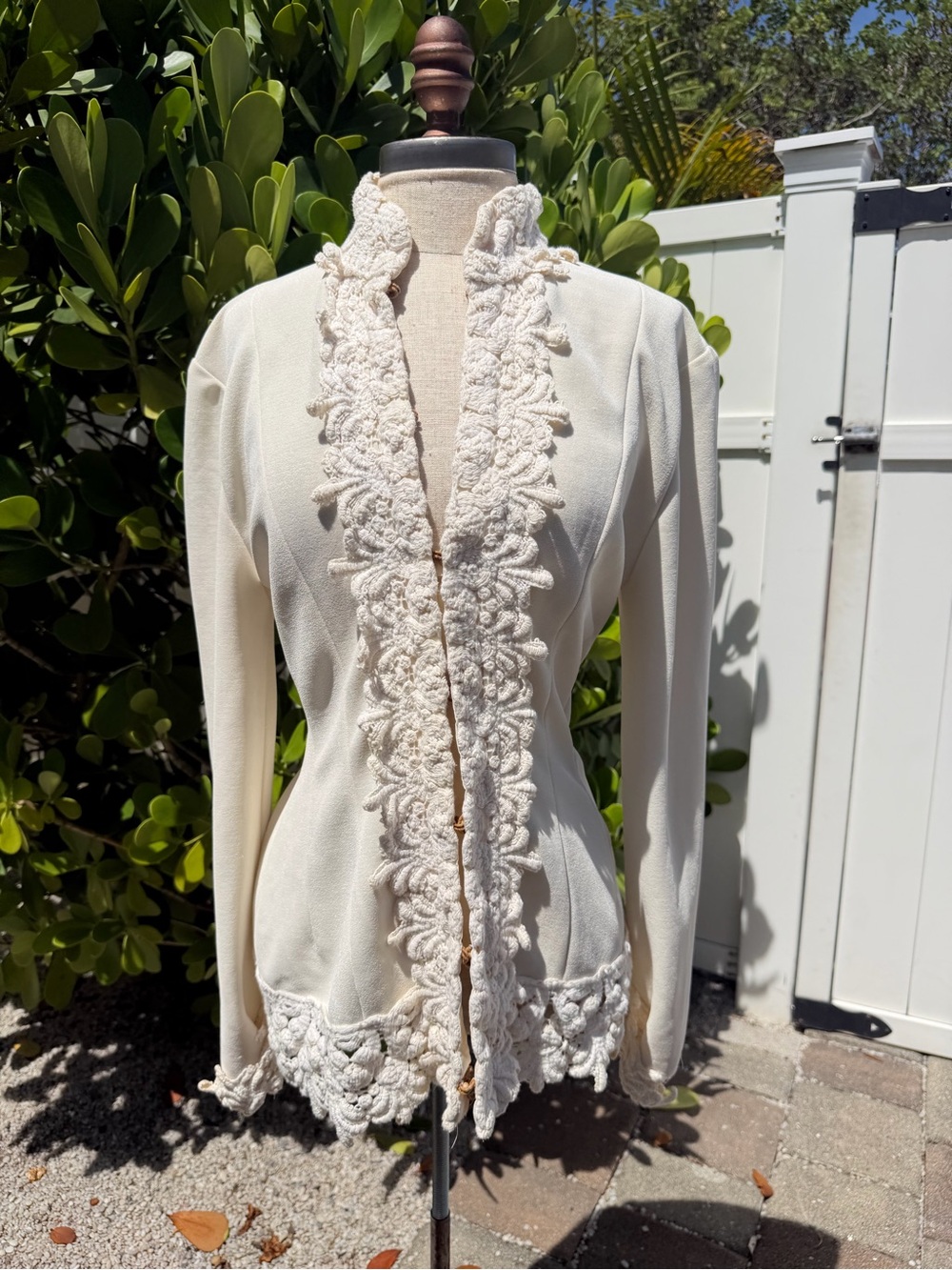 Vintage Lillie Rubin Cream Crochet Trim Long Sleeve Cardigan